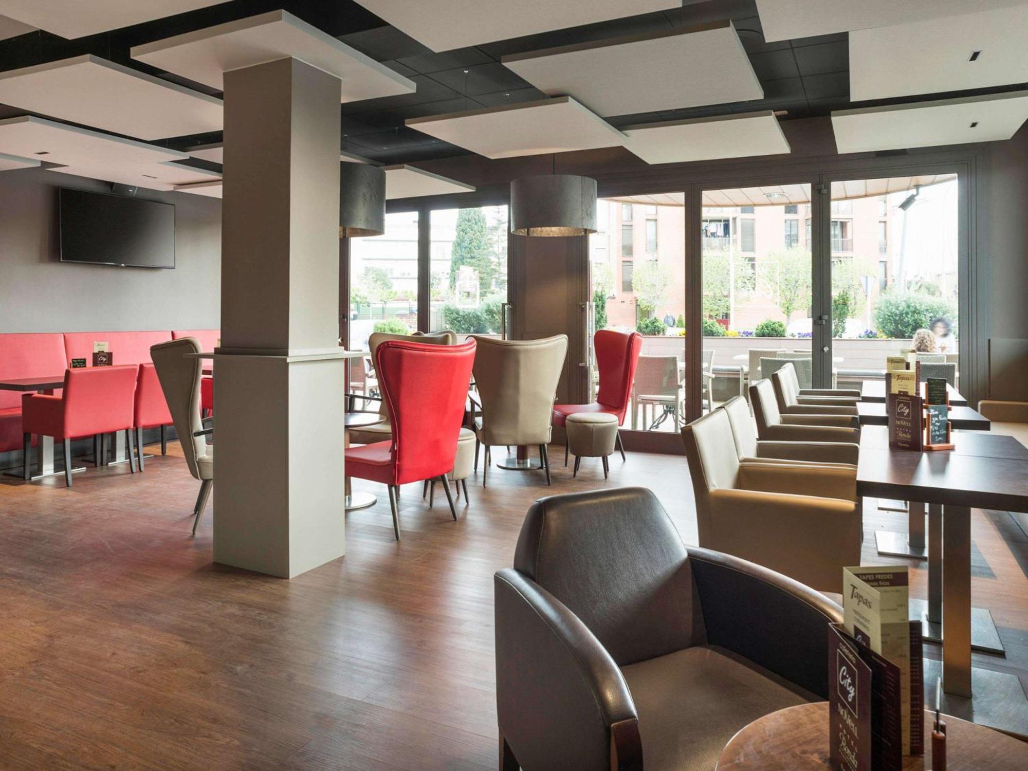 Ibis Styles Figueres Ronda Hotel Bagian luar foto